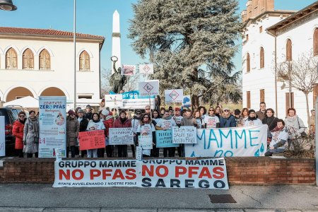 Il video-appello delle mamme NoPfas ai ministri europei: «Fermate questi veleni»