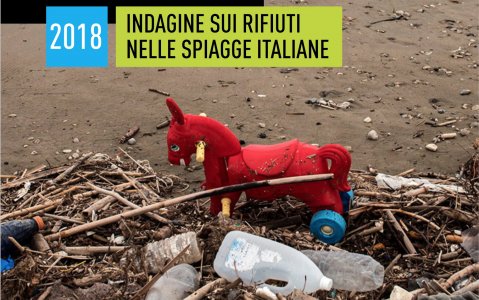 Spiagge invase dai rifiuti: l'80% è plastica