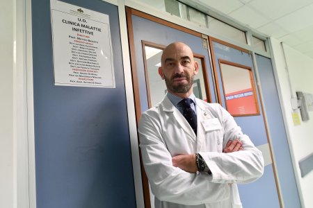 Bassetti del Policlinico San Martino: Covid, basta gridare al lupo. I numeri dicono altro