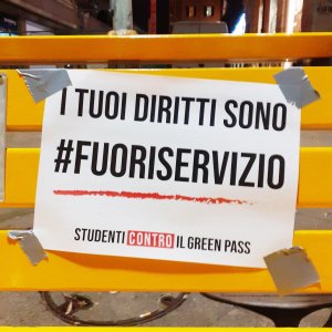 Studenti No Green Pass: «Assoluta contrarietà all'obbligo vaccinale»