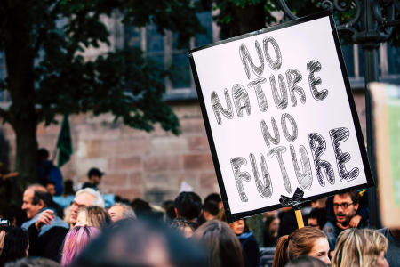 La terra è piatta e l’uomo non è responsabile dei cambiamenti climatici...