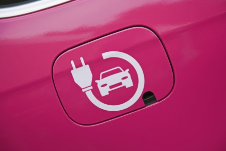 Comprare oggi un’auto elettrica: quanto è conveniente?