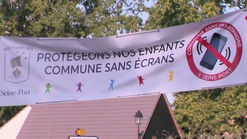 Il villaggio francese che ha messo al bando l'uso degli smartphone in pubblico
