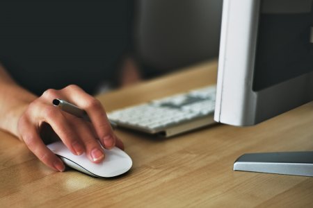La scemenza artificiale ci farà lavorare e impazzire sempre di più: scollocatevi!
