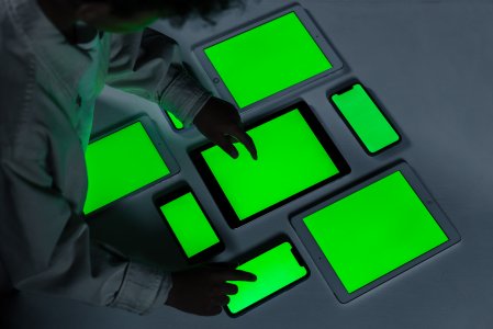 Crollo dei tassi di natalità. E se una delle cause fosse il digitale che ci ammorba?
