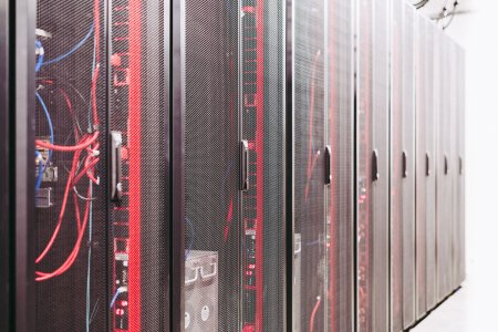 IA e data center: la tecnologia all’attacco della vita