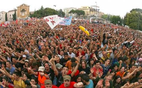 VIDEO - Cronaca di un Primo Maggio tra rifiuti e censura