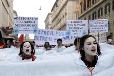 Aspettando il referendum. Il popolo dell'acqua, una fucina creativa