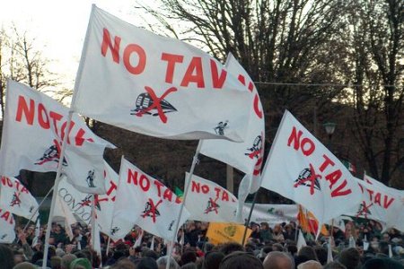 Tav, cronache di resistenza: una notte surreale ma senza cantieri