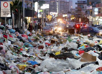 Rifiuti a Napoli, una dura battaglia oltre il malcontento popolare