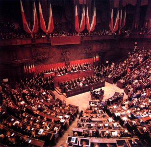 Casta: parlamentari italiani i più pagati d'Europa