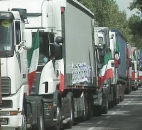 Tir in sciopero, taxi fermi e forconi arrabbiati. L'Italia si blocca