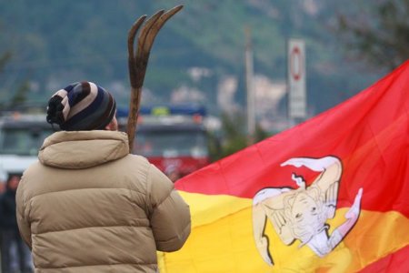 Forconi: dopo l'incontro tra Lombardo e Monti la protesta continua 