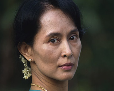 San Suu Kyi libera e il calderone mediatico occidentale