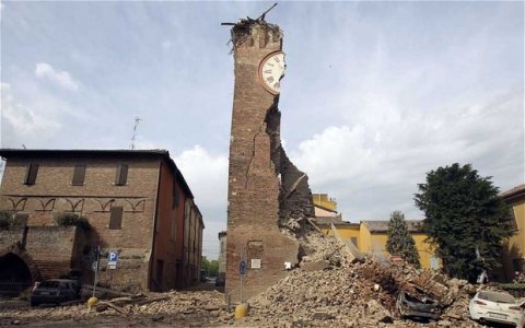 Emilia: 24 morti, 14mila sfollati. Mentre la terra continua a tremare