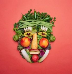 Storie di ordinaria follia culinaria: dibattiti tra vegani e 'ordinari' a tavola