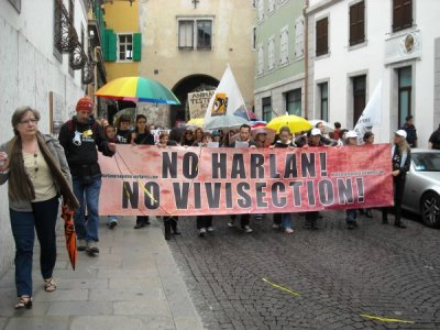 No Harlan, no vivisezione: il reportage della manifestazione di Udine