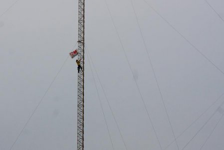 Muos, attivisti sulle antenne denunciati per occupazione di suolo militare 