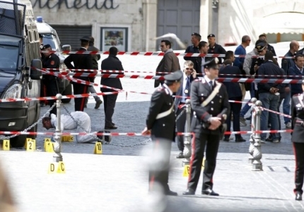 La sparatoria a Palazzo Chigi e i 'cannibali della disperazione'