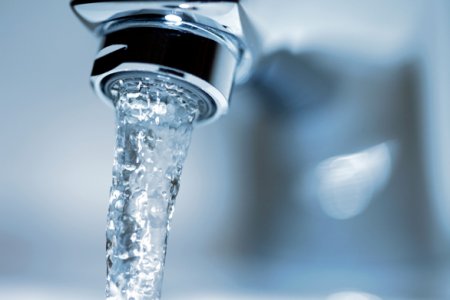 Acqua, l'Europa fa marcia indietro sulla privatizzazione 