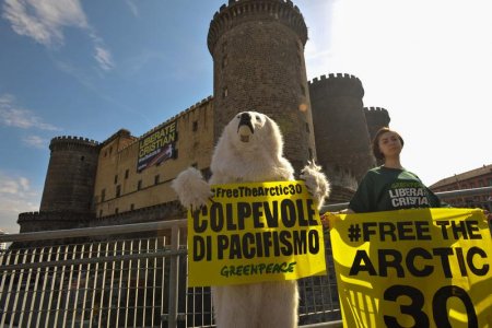 “Colpevoli di pacifismo”, attivisti di Greenpeace prigionieri in Russia