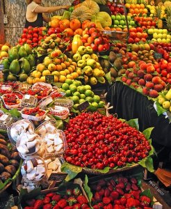 Se il cibo diventa un bene di consumo senza anima. Intervista a Carlo Petrini