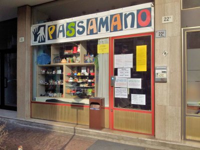 Passamano, il negozio dell’usato gratuito che diventa cultura della condivisione