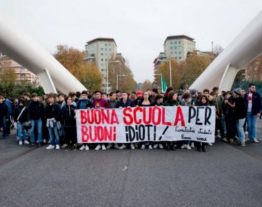 La scuola boccia la riforma di Renzi: 5 maggio in piazza