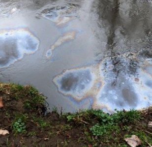 Disastro sul Lambro: indagati i proprietari della raffineria