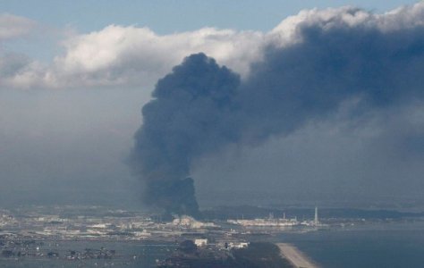Giappone, con il naso all'insù e lo sguardo sulla nube radioattiva