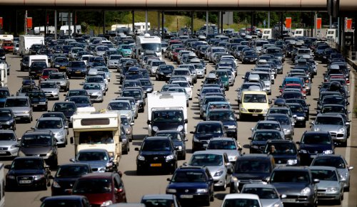 L'auto vince su tutto: così firmiamo la nostra condanna