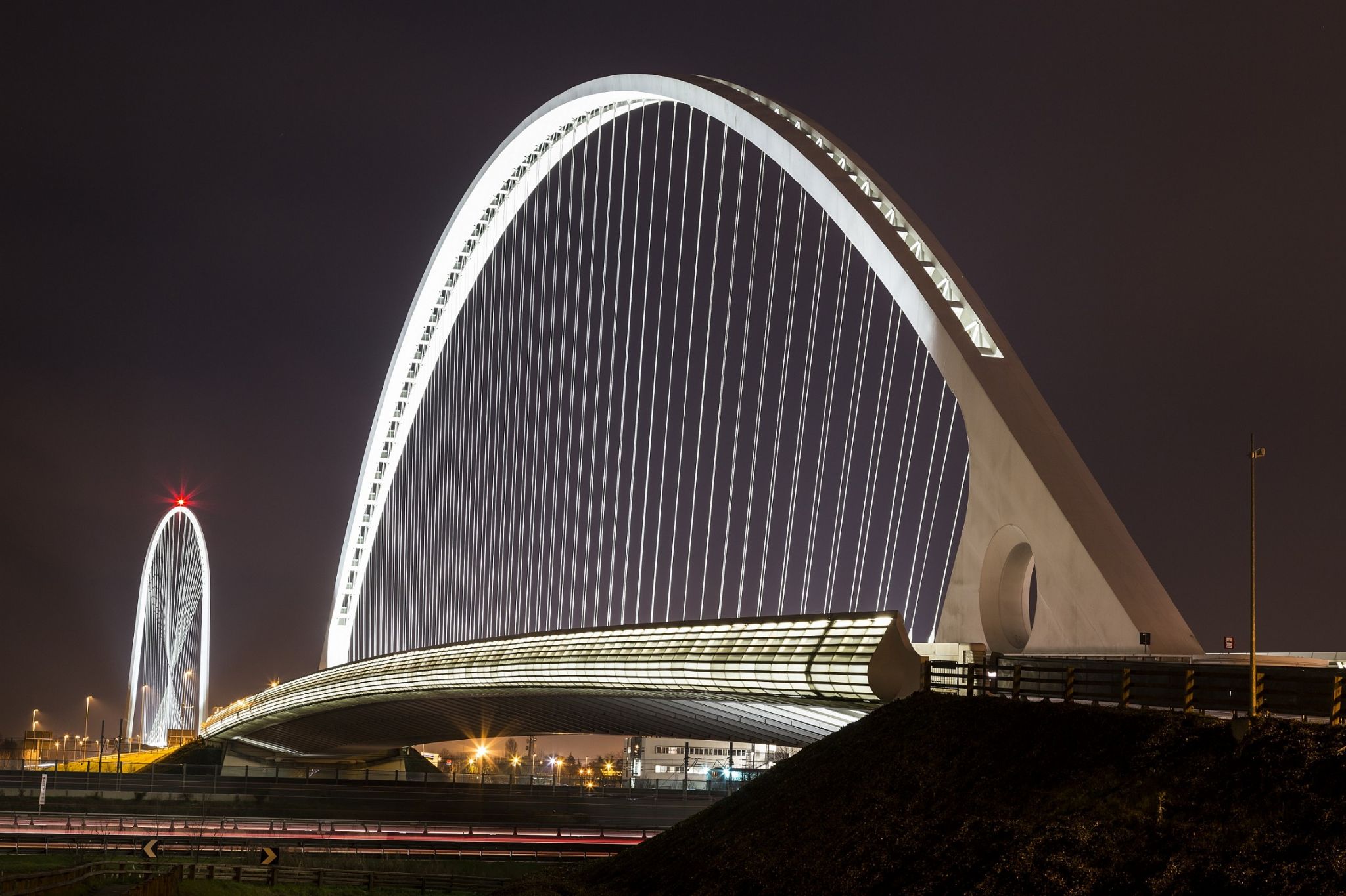 A Pasqua l’Italia i soldi li butta anche nell’ovetto d’oro del ponte di Calatrava