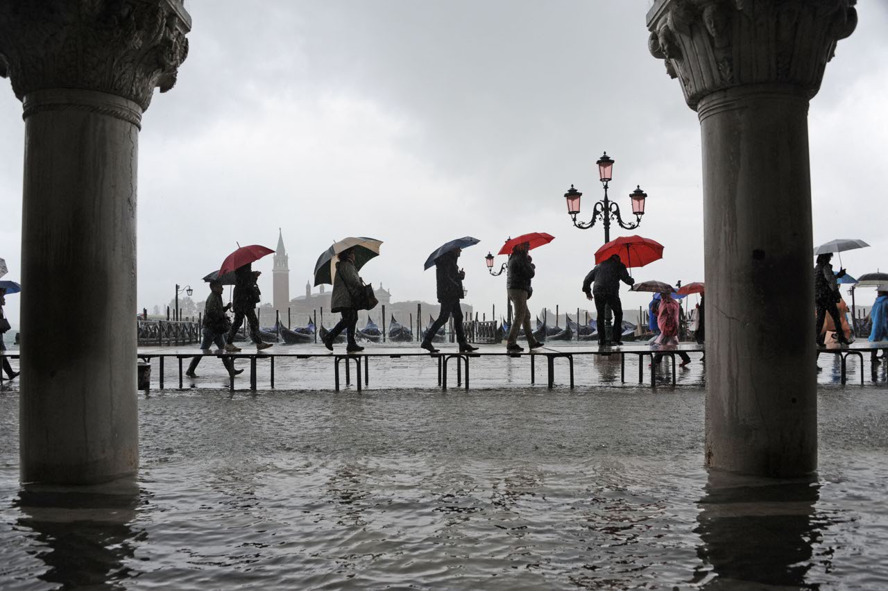 Il cambiamento climatico è una bufala e a Venezia non sta succedendo niente...
