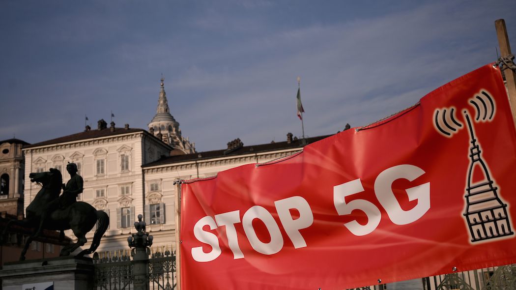 «Stop 5G: sit-in davanti all'Istituto Superiore di Sanità»