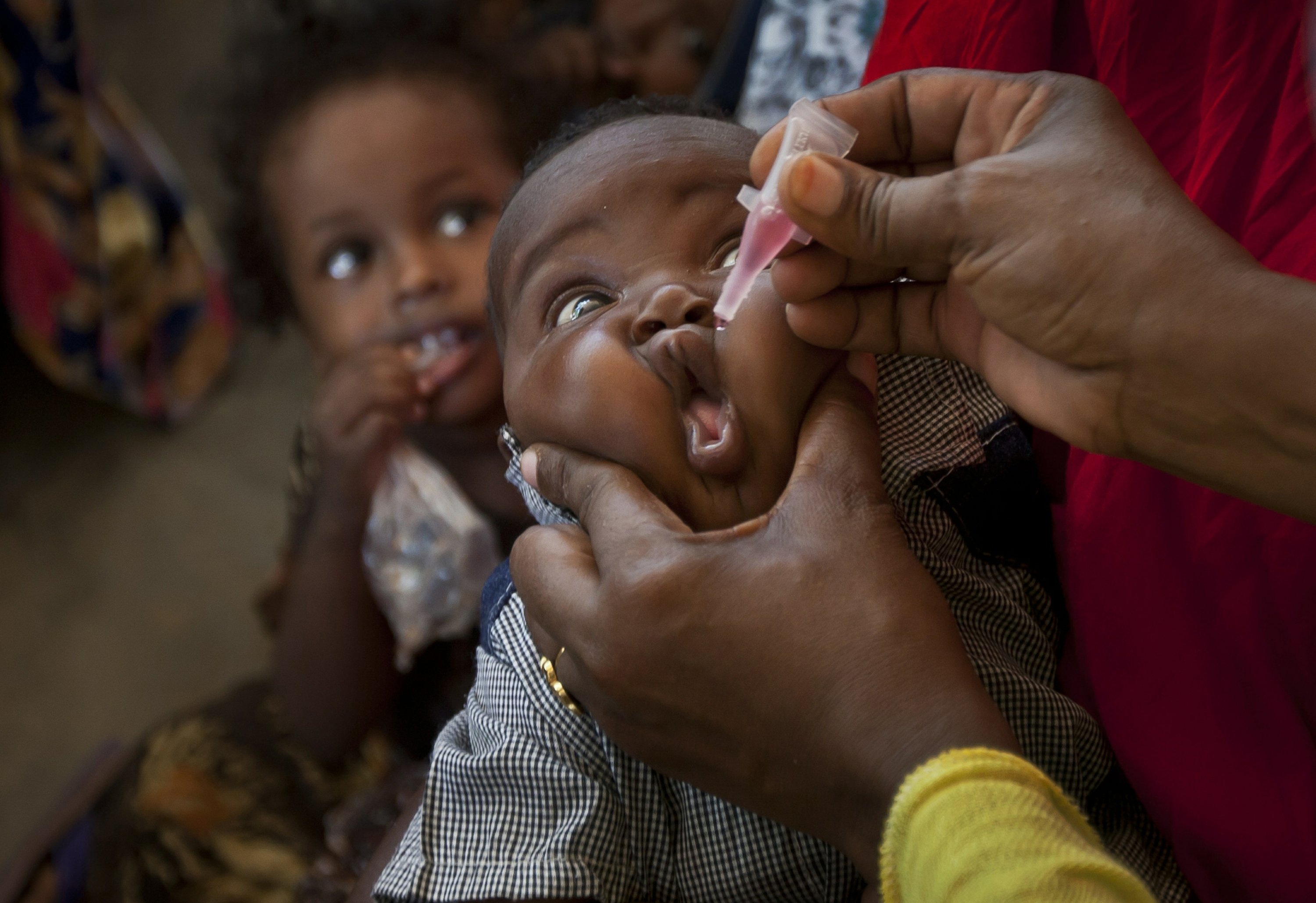 Il Guardian rilancia i dati Oms: «La polio causata dal vaccino si diffonde in Africa dopo l'eliminazione del virus selvaggio»