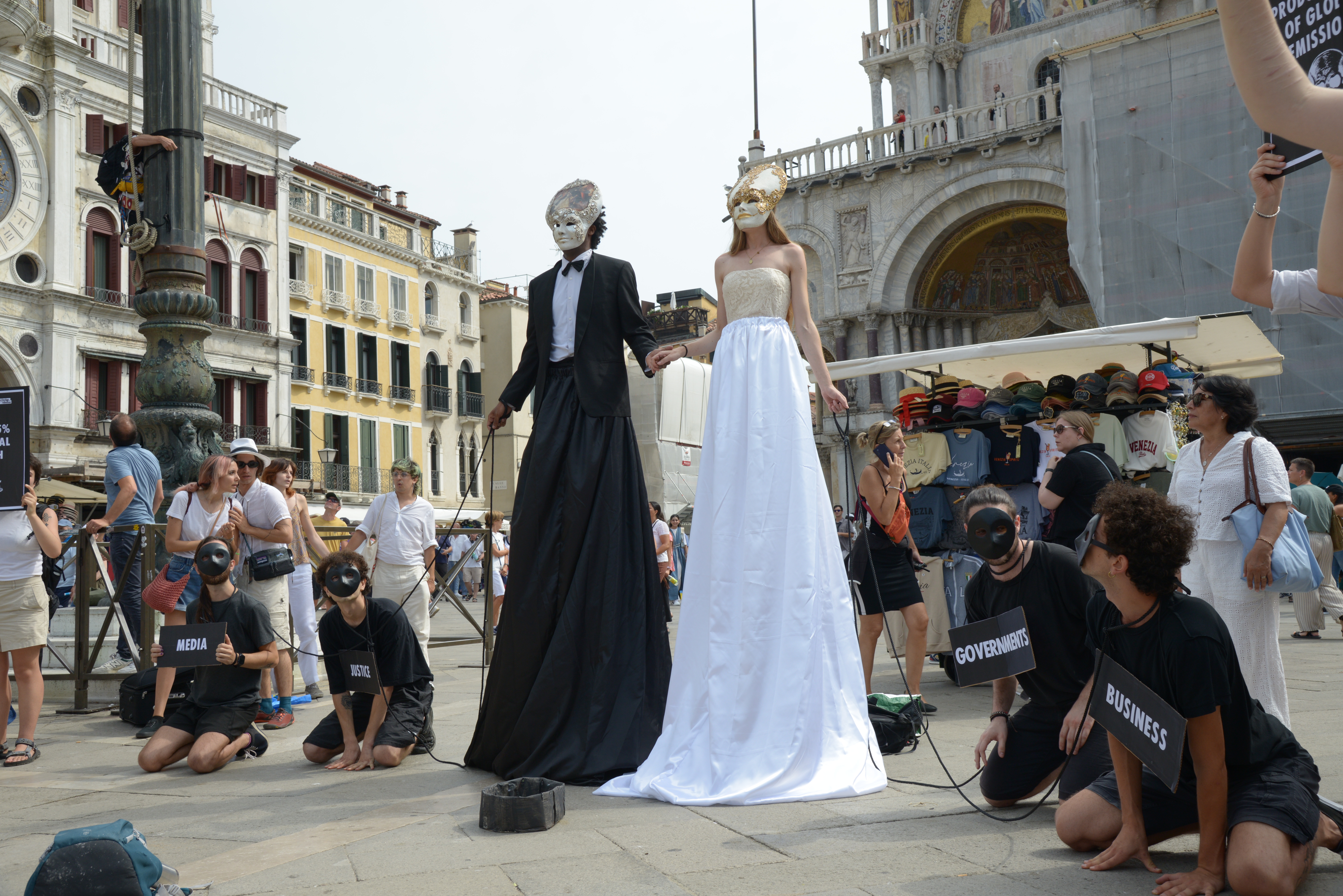 Le vergognose nozze milionarie di Mister Amazon a Venezia