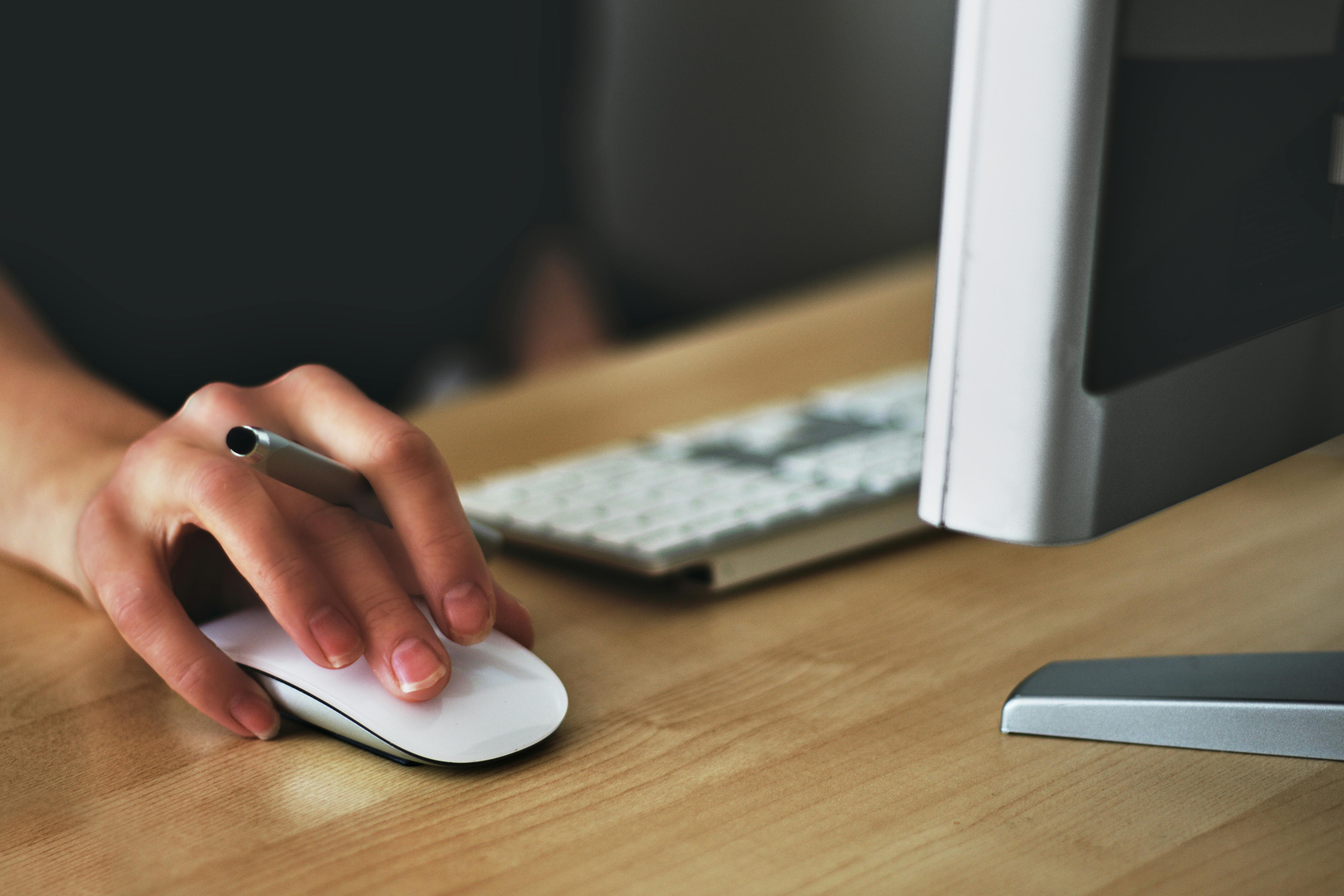 La scemenza artificiale ci farà lavorare e impazzire sempre di più: scollocatevi!