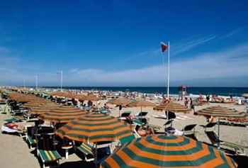 Spiagge, concessioni a 20 anni invece che a 90. Ma non basta