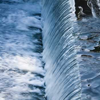 L'idroelettrico italiano: una potenza rinnovabile che fa gola a molti
