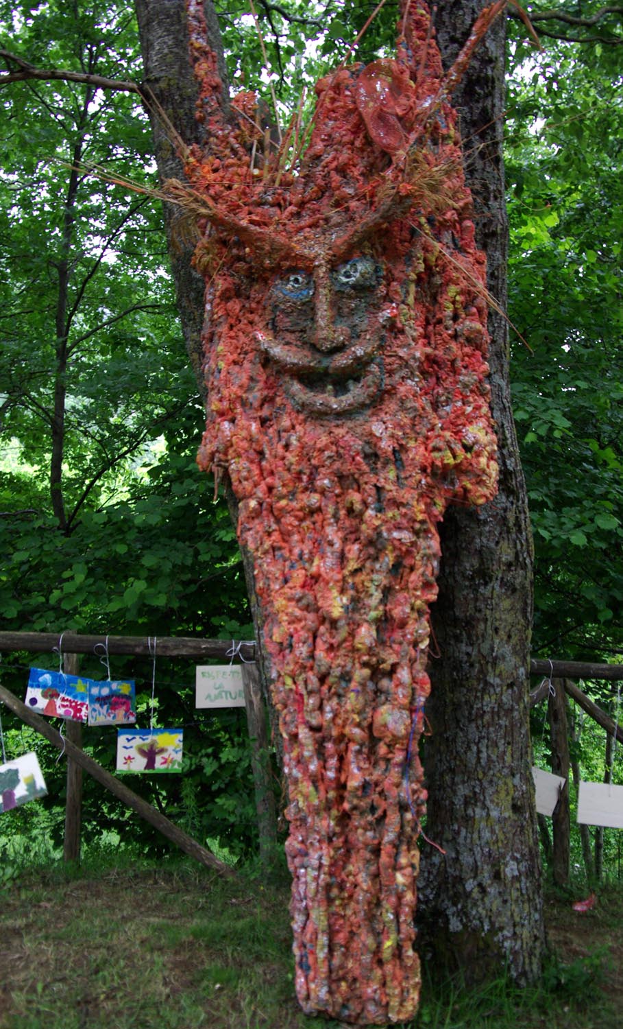 L'albero vagabondo contro i rifiuti in montagna