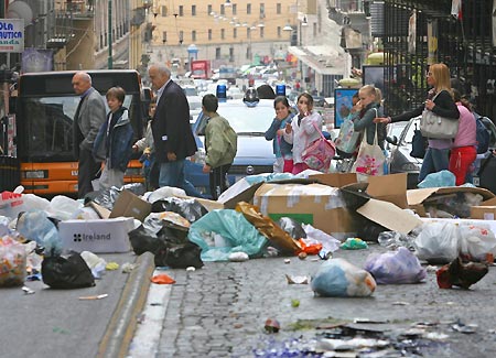 Gestione rifiuti Campania. Cittadini scrivono ai sindaci: 
