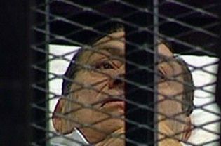Egitto: si apre il processo a Hosni Mubarak