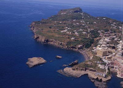 Tunnel a Ventotene. LIPU a ministri: 