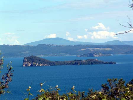 Bolsena, in tredicimila chiedono alla Regione di salvare il lago