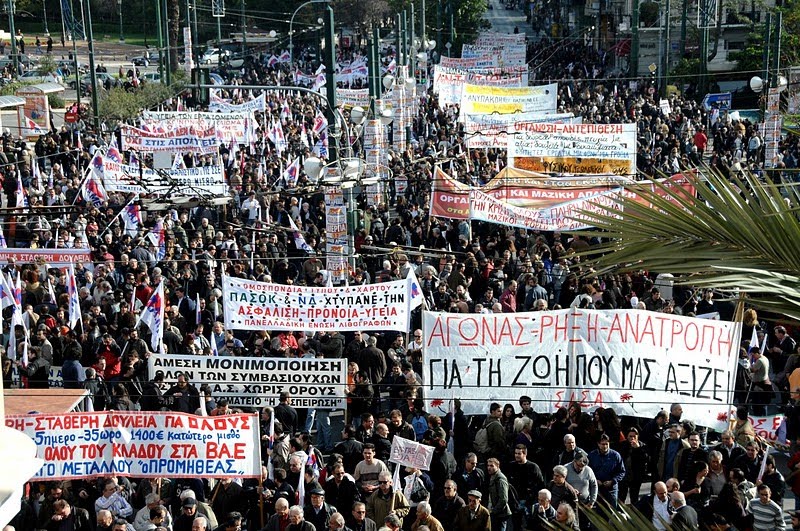 Grecia in sciopero contro l'austerità, ma la 'dittatura' è internazionale
