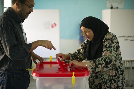 Tunisia, vincono gli islamici moderati. Quale democrazia?