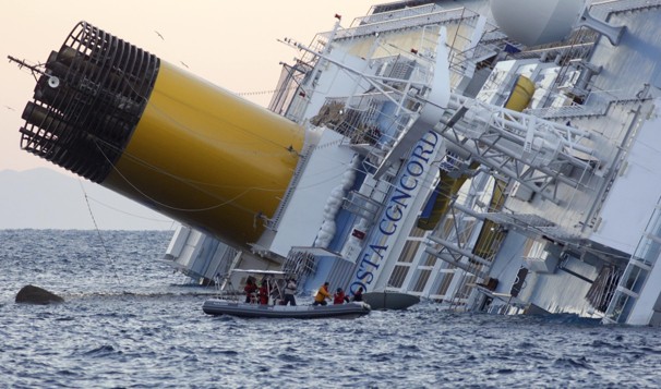 Costa Concordia, serve un  piano per evitare il disastro ambientale