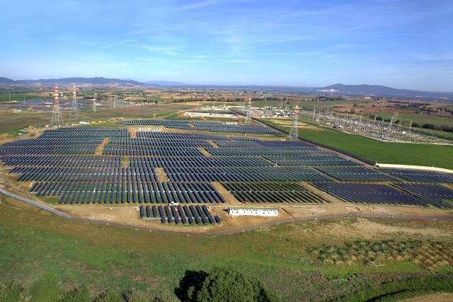 Stop incentivi per fotovoltaico a terra, la prima fonte rinnovabile è il cibo