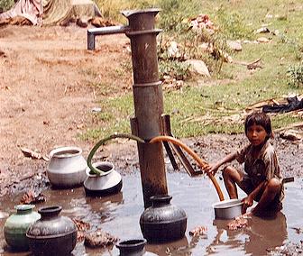 La guerra mondiale dell'acqua potabile, un diritto negato a molti