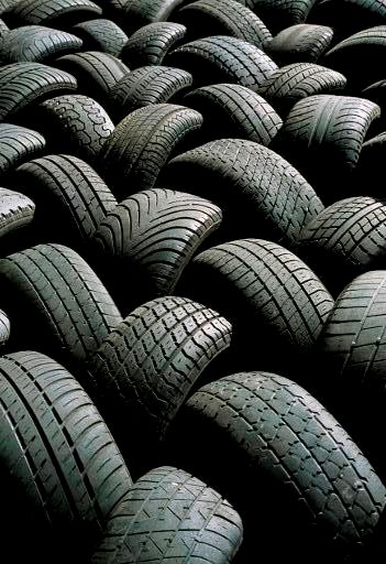 Un dossier sullo smaltimento illegale degli pneumatici